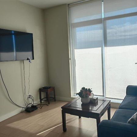 Lovely 1 Bedroom Condo Victoria Exterior photo