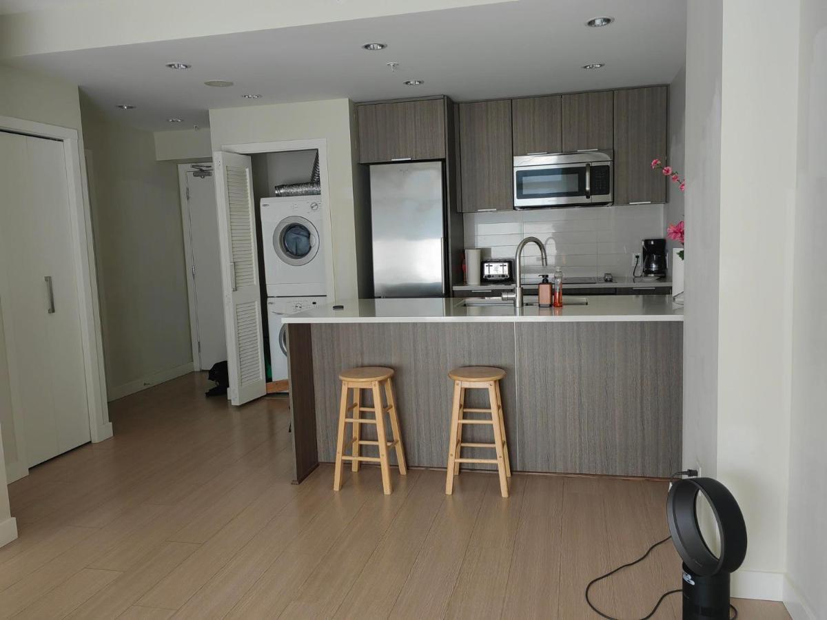Lovely 1 Bedroom Condo Victoria Exterior photo